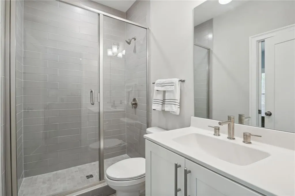 Full bath accessed from rooms