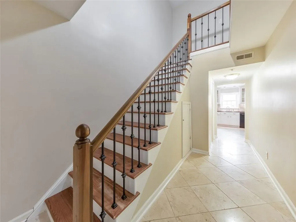 6520 Roswell Road Unit 19, Atlanta, Georgia 30328, 3 Bedrooms Bedrooms, ,2 BathroomsBathrooms,Residential,Sold,6520 Roswell Road Unit 19,6922099