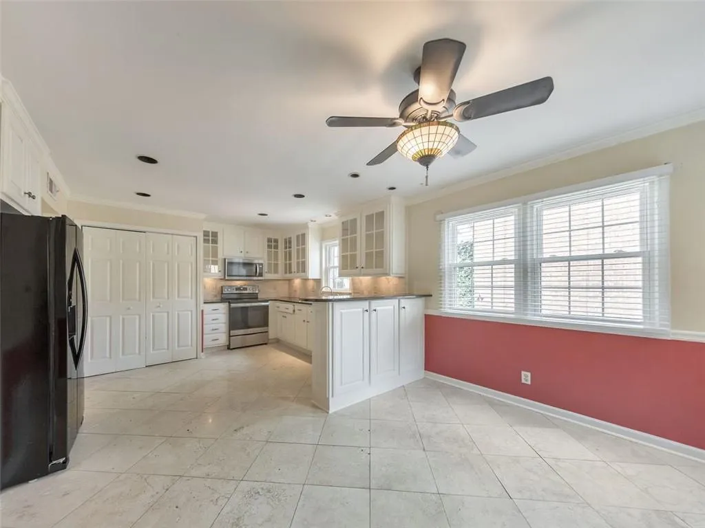 6520 Roswell Road Unit 19, Atlanta, Georgia 30328, 3 Bedrooms Bedrooms, ,2 BathroomsBathrooms,Residential,Sold,6520 Roswell Road Unit 19,6922099