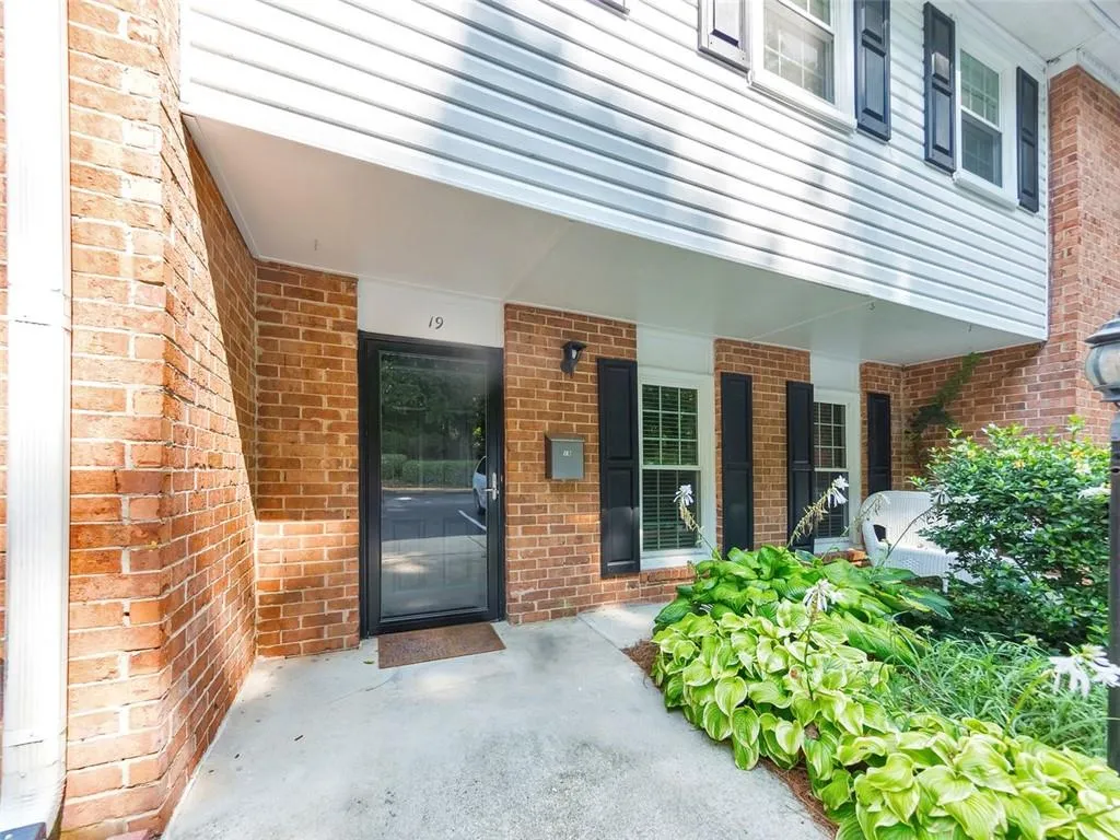 6520 Roswell Road Unit 19, Atlanta, Georgia 30328, 3 Bedrooms Bedrooms, ,2 BathroomsBathrooms,Residential,Sold,6520 Roswell Road Unit 19,6922099