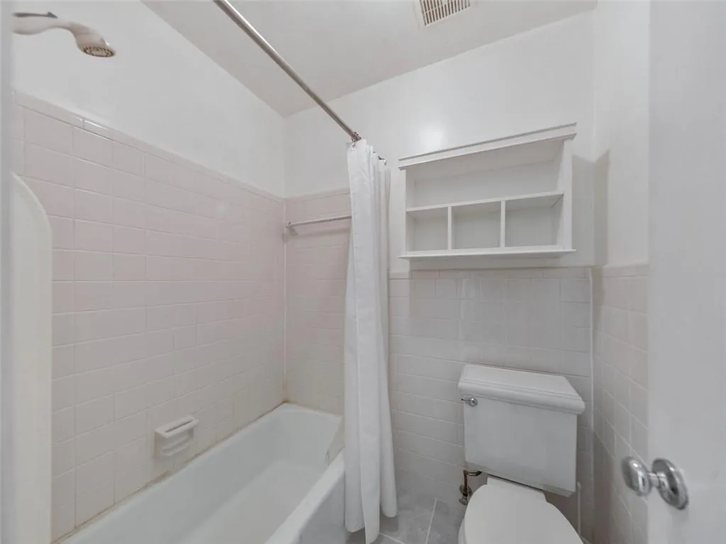 6520 Roswell Road Unit 19, Atlanta, Georgia 30328, 3 Bedrooms Bedrooms, ,2 BathroomsBathrooms,Residential,Sold,6520 Roswell Road Unit 19,6922099