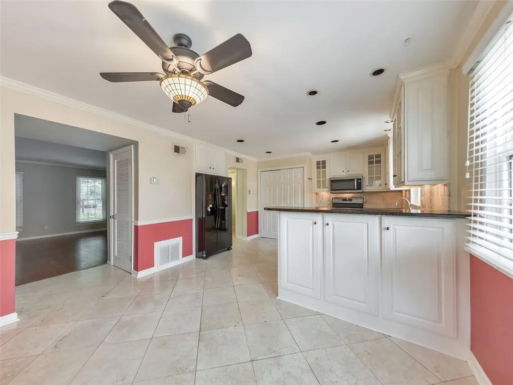 6520 Roswell Road Unit 19, Atlanta, Georgia 30328, 3 Bedrooms Bedrooms, ,2 BathroomsBathrooms,Residential,Sold,6520 Roswell Road Unit 19,6922099