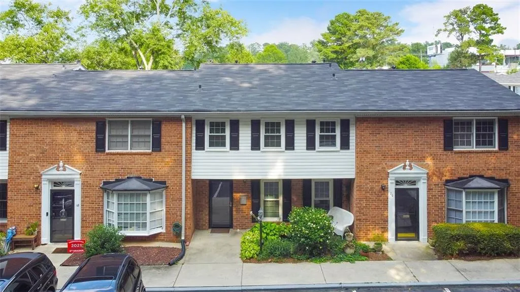 6520 Roswell Road Unit 19, Atlanta, Georgia 30328, 3 Bedrooms Bedrooms, ,2 BathroomsBathrooms,Residential,Sold,6520 Roswell Road Unit 19,6922099