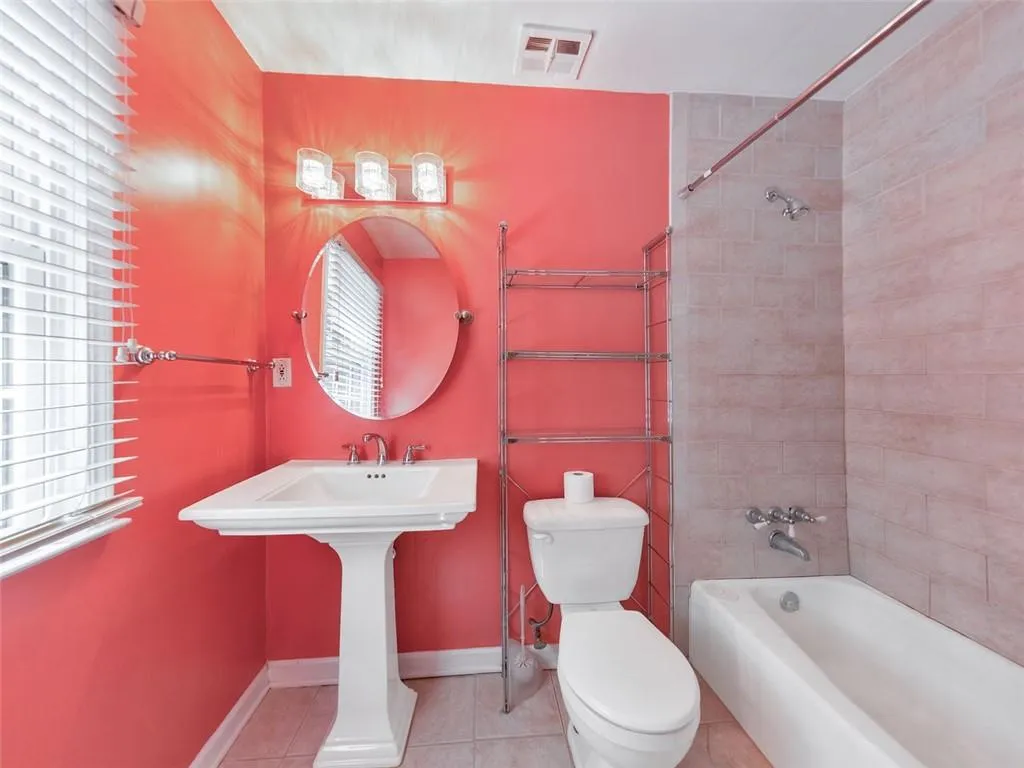 6520 Roswell Road Unit 19, Atlanta, Georgia 30328, 3 Bedrooms Bedrooms, ,2 BathroomsBathrooms,Residential,Sold,6520 Roswell Road Unit 19,6922099