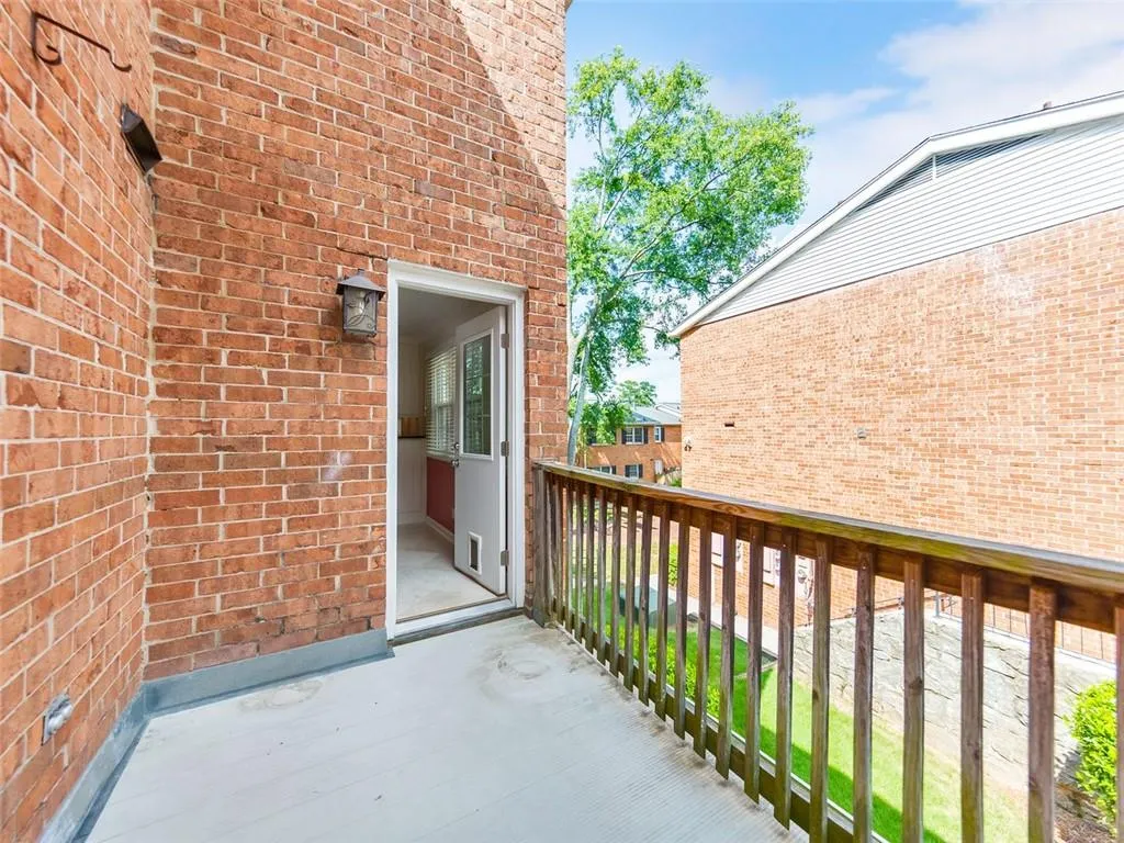 6520 Roswell Road Unit 19, Atlanta, Georgia 30328, 3 Bedrooms Bedrooms, ,2 BathroomsBathrooms,Residential,Sold,6520 Roswell Road Unit 19,6922099