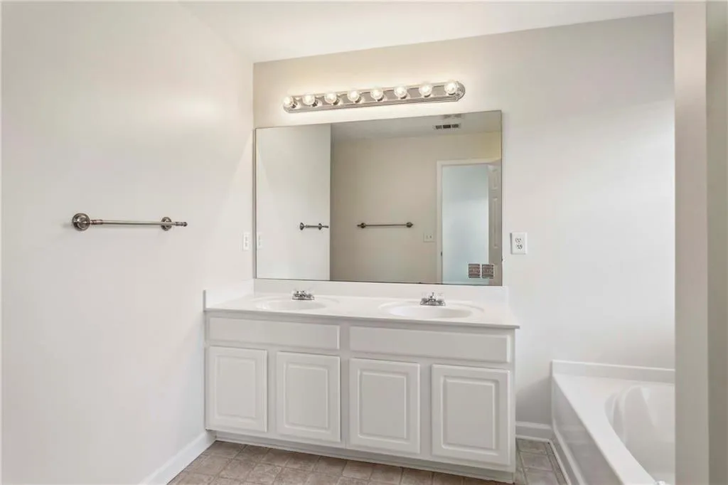 3537 Chattahoochee Summit Lane Se Unit 24, Atlanta, Georgia 30339, 2 Bedrooms Bedrooms, ,2 BathroomsBathrooms,Residential,For Sale,3537 Chattahoochee Summit Lane Se Unit 24,7620353