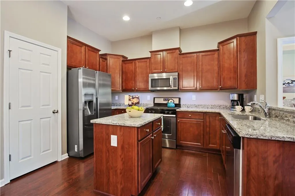 114 Bradford Drive, Sandy Springs, Georgia 30328, 4 Bedrooms Bedrooms, ,3 BathroomsBathrooms,Residential,Sold,114 Bradford Drive,6692819