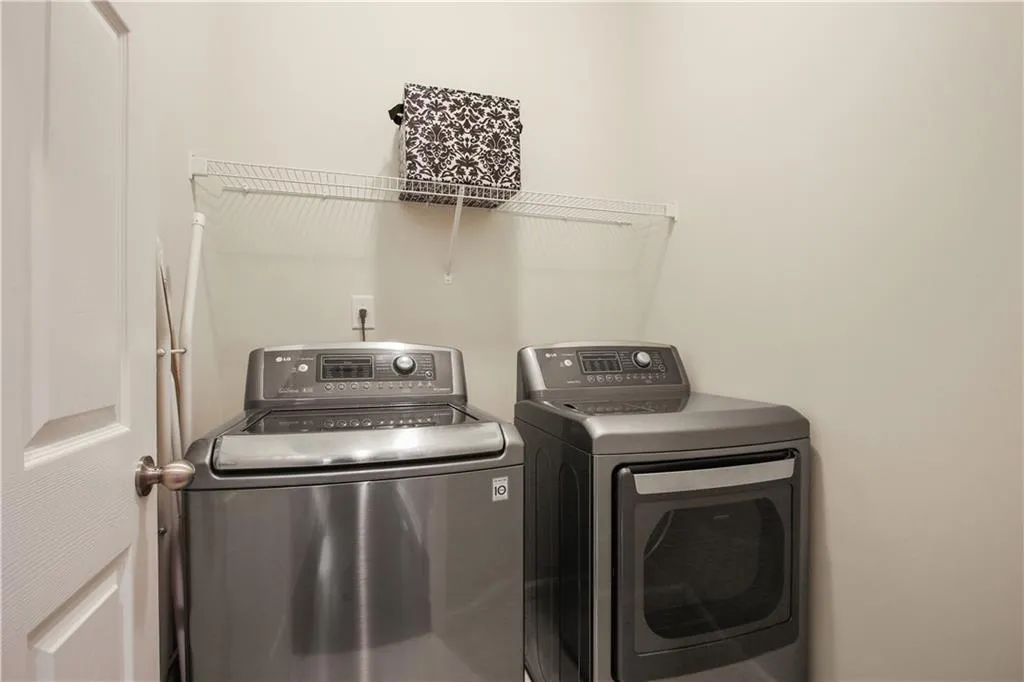 114 Bradford Drive, Sandy Springs, Georgia 30328, 4 Bedrooms Bedrooms, ,3 BathroomsBathrooms,Residential,Sold,114 Bradford Drive,6692819