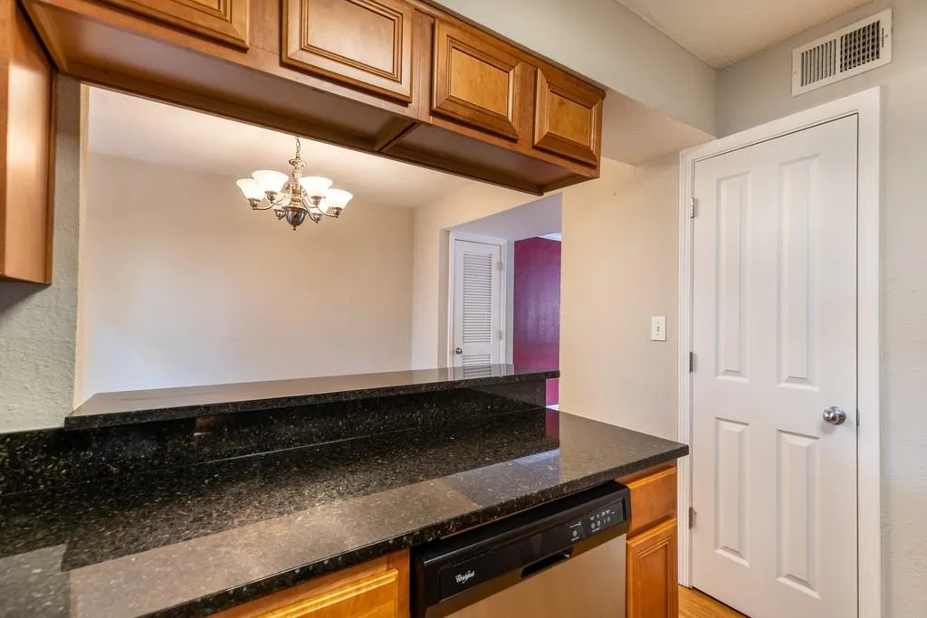 6940 Roswell Road Unit 25b, Sandy Springs, Georgia 30328, 2 Bedrooms Bedrooms, ,1 BathroomBathrooms,Residential,Sold,6940 Roswell Road Unit 25b,6571925