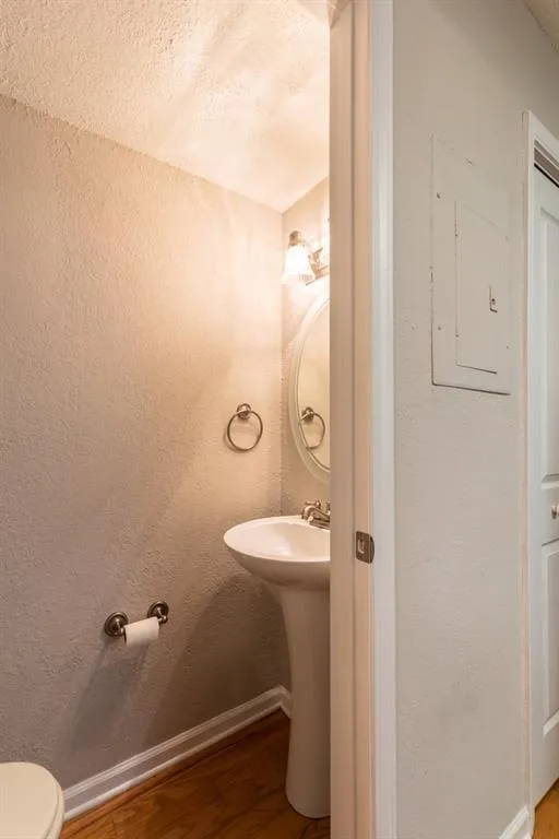 6940 Roswell Road Unit 25b, Sandy Springs, Georgia 30328, 2 Bedrooms Bedrooms, ,1 BathroomBathrooms,Residential,Sold,6940 Roswell Road Unit 25b,6571925