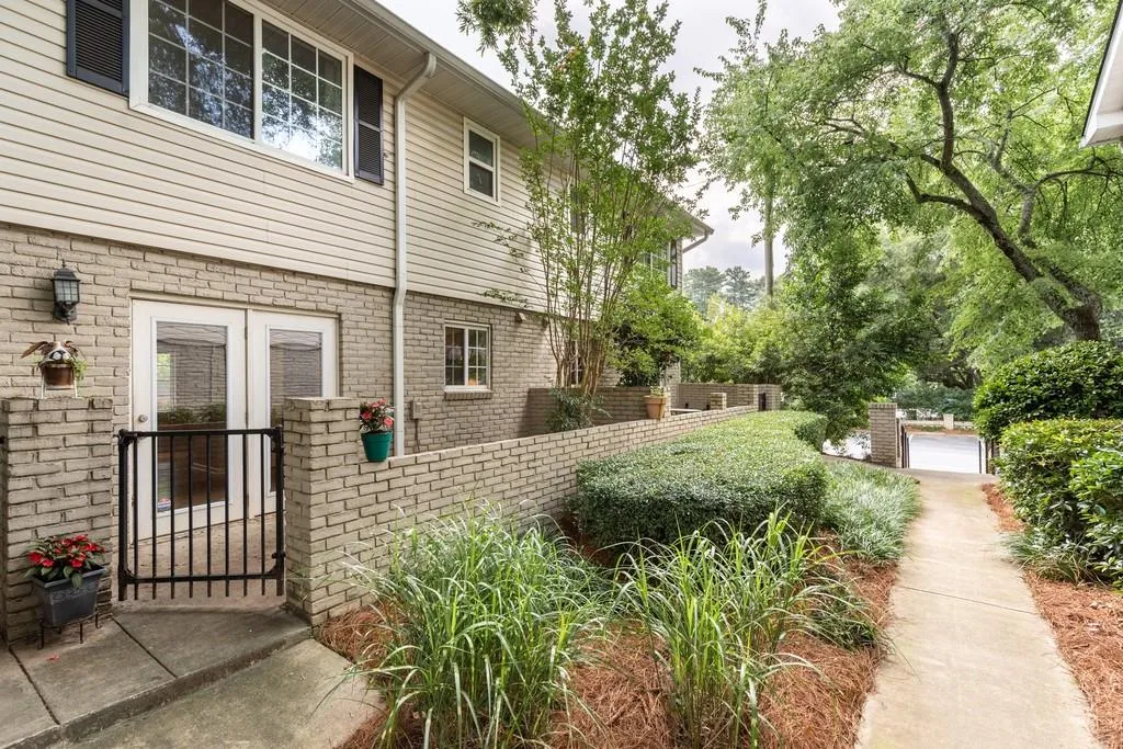 6940 Roswell Road Unit 25b, Sandy Springs, Georgia 30328, 2 Bedrooms Bedrooms, ,1 BathroomBathrooms,Residential,Sold,6940 Roswell Road Unit 25b,6571925