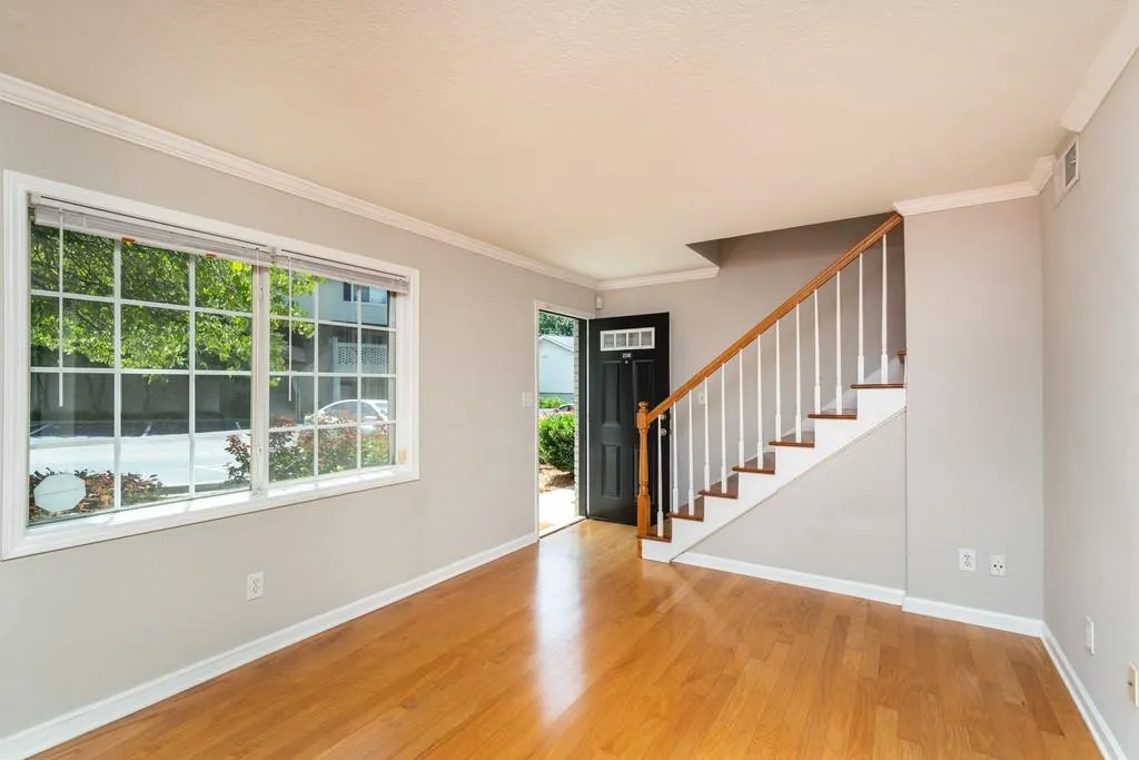 6940 Roswell Road Unit 25b, Sandy Springs, Georgia 30328, 2 Bedrooms Bedrooms, ,1 BathroomBathrooms,Residential,Sold,6940 Roswell Road Unit 25b,6571925