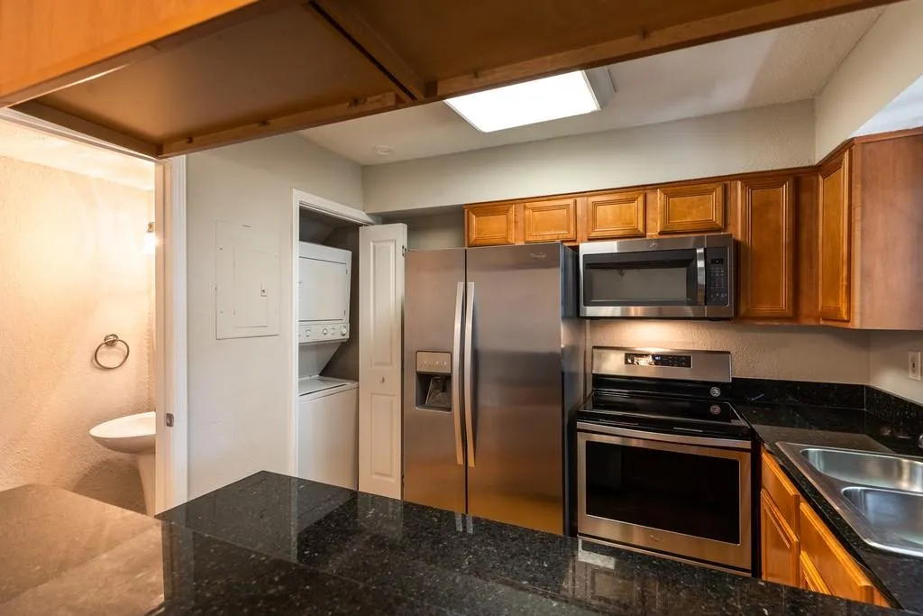 6940 Roswell Road Unit 25b, Sandy Springs, Georgia 30328, 2 Bedrooms Bedrooms, ,1 BathroomBathrooms,Residential,Sold,6940 Roswell Road Unit 25b,6571925