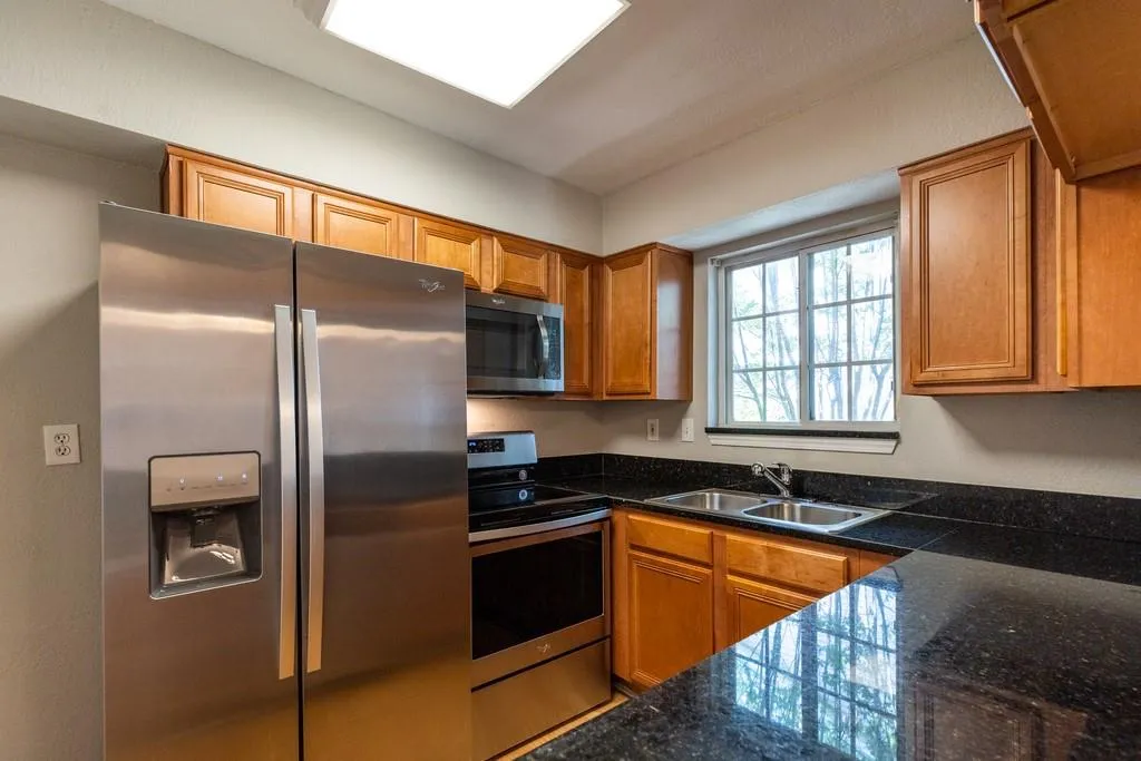 6940 Roswell Road Unit 25b, Sandy Springs, Georgia 30328, 2 Bedrooms Bedrooms, ,1 BathroomBathrooms,Residential,Sold,6940 Roswell Road Unit 25b,6571925