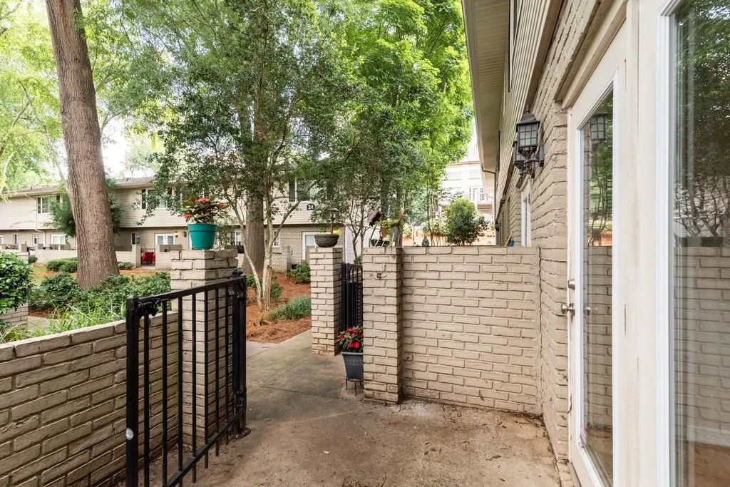 6940 Roswell Road Unit 25b, Sandy Springs, Georgia 30328, 2 Bedrooms Bedrooms, ,1 BathroomBathrooms,Residential,Sold,6940 Roswell Road Unit 25b,6571925