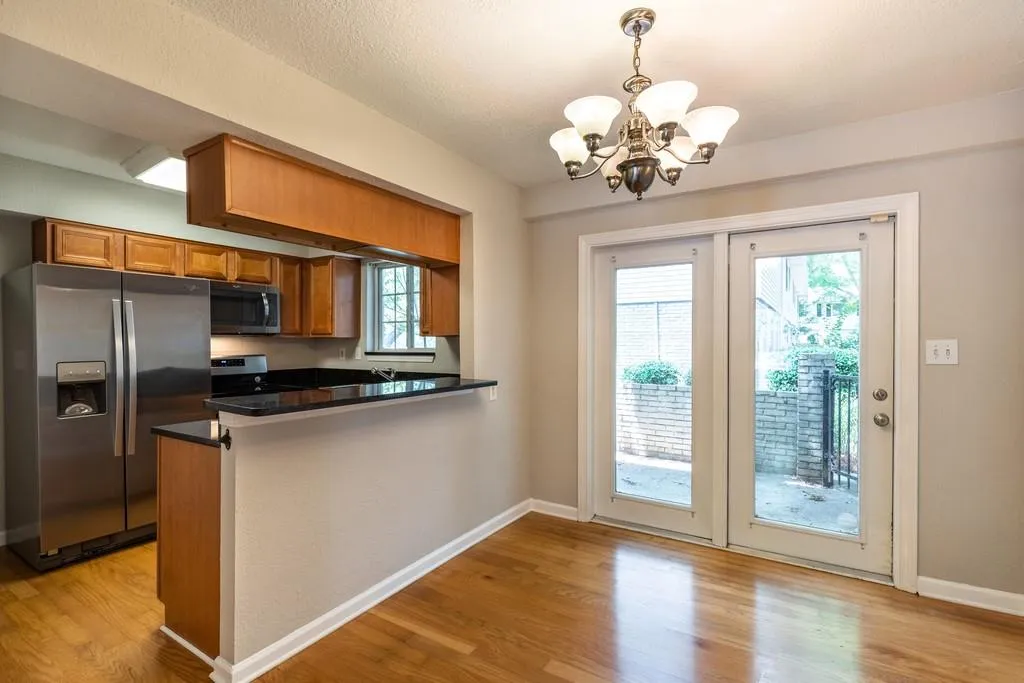 6940 Roswell Road Unit 25b, Sandy Springs, Georgia 30328, 2 Bedrooms Bedrooms, ,1 BathroomBathrooms,Residential,Sold,6940 Roswell Road Unit 25b,6571925