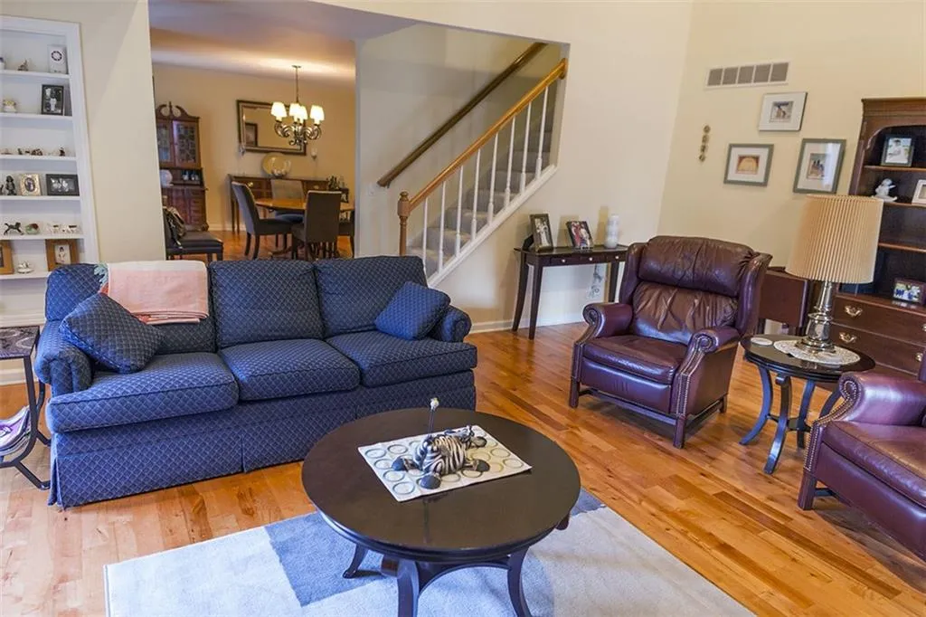 300 Francyne Court, Sandy Springs, Georgia 30328, 3 Bedrooms Bedrooms, ,2 BathroomsBathrooms,Residential,Sold,300 Francyne Court,5978127