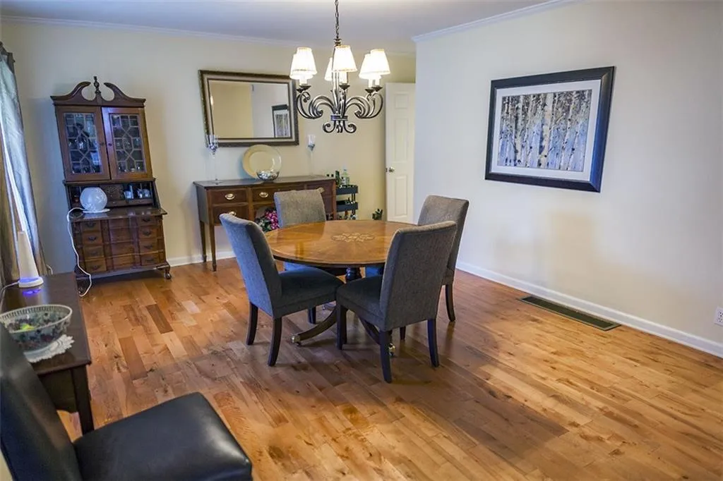 300 Francyne Court, Sandy Springs, Georgia 30328, 3 Bedrooms Bedrooms, ,2 BathroomsBathrooms,Residential,Sold,300 Francyne Court,5978127