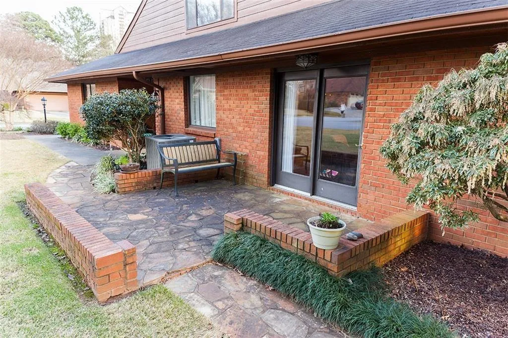 300 Francyne Court, Sandy Springs, Georgia 30328, 3 Bedrooms Bedrooms, ,2 BathroomsBathrooms,Residential,Sold,300 Francyne Court,5978127