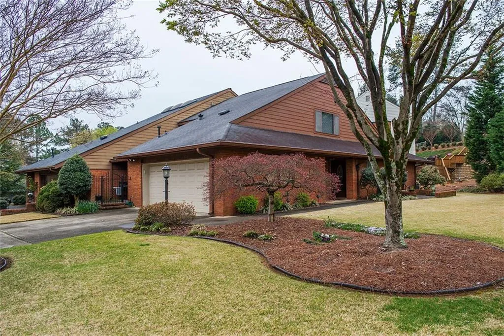300 Francyne Court, Sandy Springs, Georgia 30328, 3 Bedrooms Bedrooms, ,2 BathroomsBathrooms,Residential,Sold,300 Francyne Court,5978127
