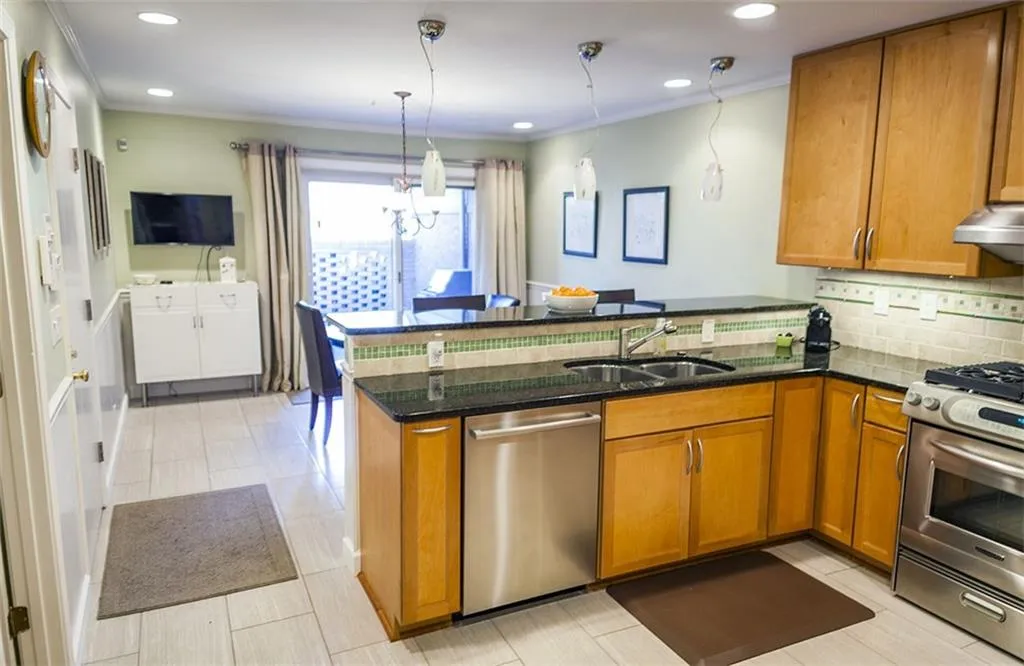 300 Francyne Court, Sandy Springs, Georgia 30328, 3 Bedrooms Bedrooms, ,2 BathroomsBathrooms,Residential,Sold,300 Francyne Court,5978127