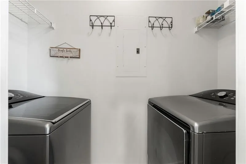 3300 Windy Ridge Parkway Se, Atlanta, Georgia 30339, 2 Bedrooms Bedrooms, ,2 BathroomsBathrooms,Residential,For Sale,3300 Windy Ridge Parkway Se,7570319