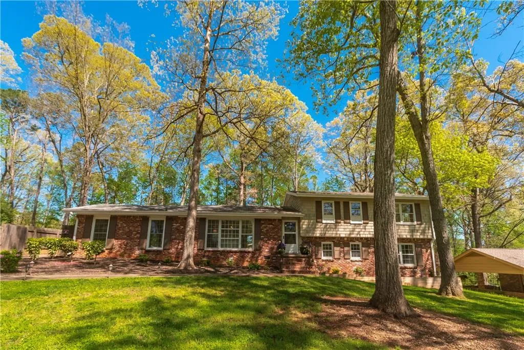 100 Whispering Way, Sandy Springs, Georgia 30328, 4 Bedrooms Bedrooms, ,3 BathroomsBathrooms,Residential,Sold,100 Whispering Way,6662632