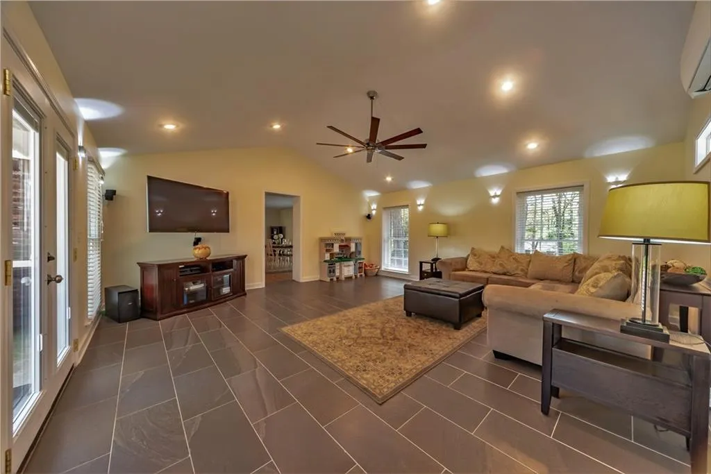 100 Whispering Way, Sandy Springs, Georgia 30328, 4 Bedrooms Bedrooms, ,3 BathroomsBathrooms,Residential,Sold,100 Whispering Way,6662632