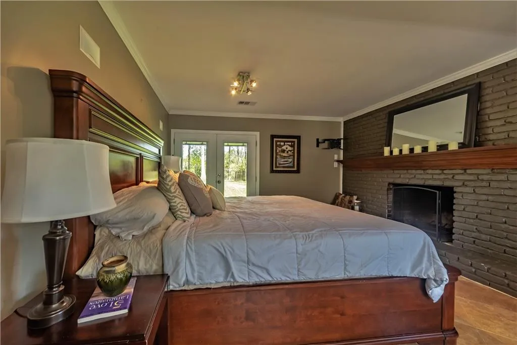100 Whispering Way, Sandy Springs, Georgia 30328, 4 Bedrooms Bedrooms, ,3 BathroomsBathrooms,Residential,Sold,100 Whispering Way,6662632