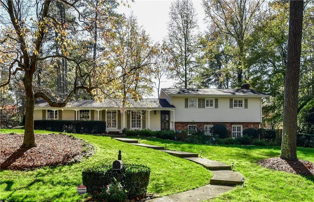 410 Amberidge Trail, Atlanta, Georgia 30328, 3 Bedrooms Bedrooms, ,2 BathroomsBathrooms,Residential,Sold,410 Amberidge Trail,5940472