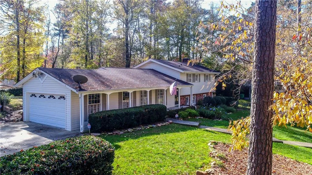 410 Amberidge Trail, Atlanta, Georgia 30328, 3 Bedrooms Bedrooms, ,2 BathroomsBathrooms,Residential,Sold,410 Amberidge Trail,5940472