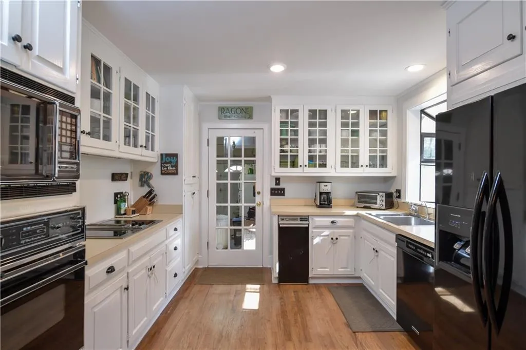 410 Amberidge Trail, Atlanta, Georgia 30328, 3 Bedrooms Bedrooms, ,2 BathroomsBathrooms,Residential,Sold,410 Amberidge Trail,5940472