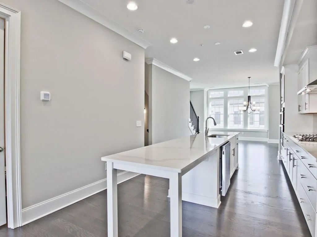 6655 Sterling Drive Unit 658, Sandy Springs, Georgia 30328, 3 Bedrooms Bedrooms, ,3 BathroomsBathrooms,Residential,Sold,6655 Sterling Drive Unit 658,6828456