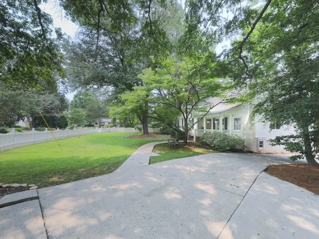 646 Darlington Circle Ne, Atlanta, Georgia 30305, 5 Bedrooms Bedrooms, ,4 BathroomsBathrooms,Residential,For Sale,646 Darlington Circle Ne,7591597