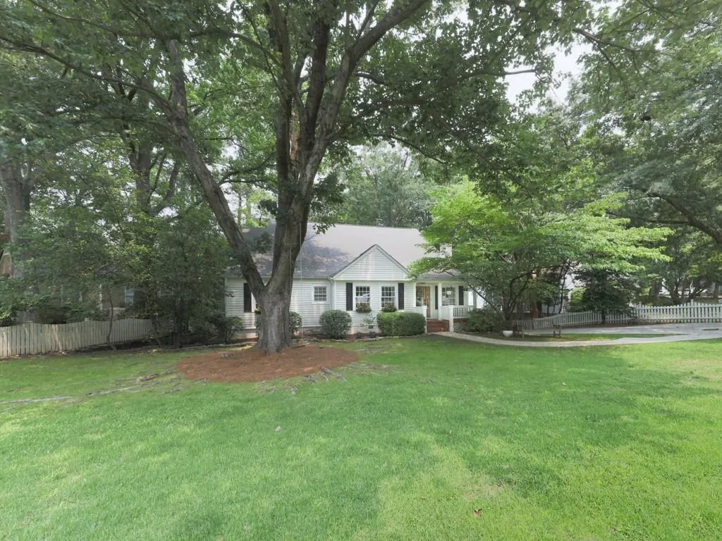 646 Darlington Circle Ne, Atlanta, Georgia 30305, 5 Bedrooms Bedrooms, ,4 BathroomsBathrooms,Residential,For Sale,646 Darlington Circle Ne,7591597