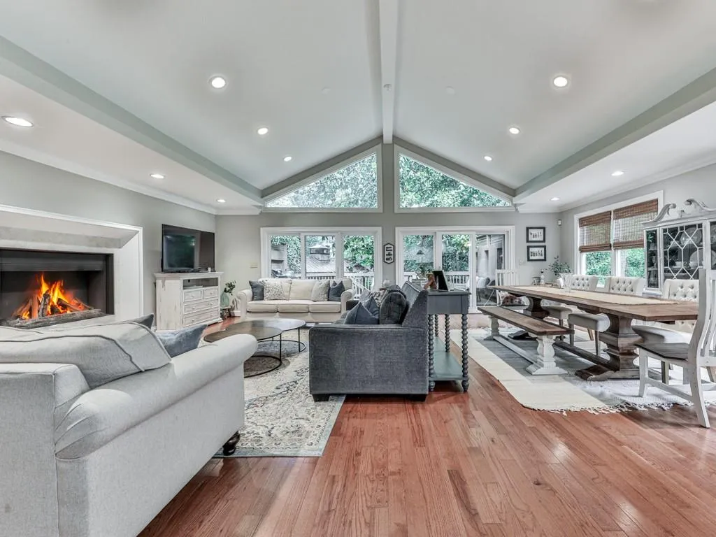 646 Darlington Circle Ne, Atlanta, Georgia 30305, 5 Bedrooms Bedrooms, ,4 BathroomsBathrooms,Residential,For Sale,646 Darlington Circle Ne,7591597
