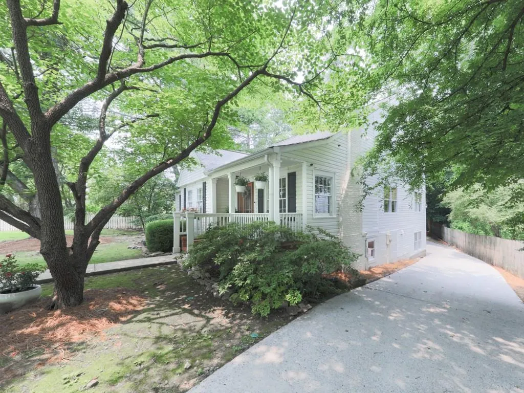 646 Darlington Circle Ne, Atlanta, Georgia 30305, 5 Bedrooms Bedrooms, ,4 BathroomsBathrooms,Residential,For Sale,646 Darlington Circle Ne,7591597
