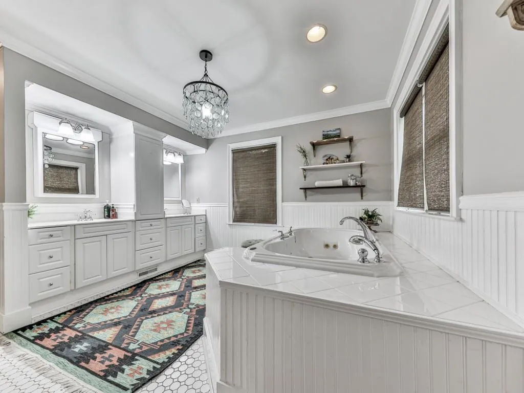 646 Darlington Circle Ne, Atlanta, Georgia 30305, 5 Bedrooms Bedrooms, ,4 BathroomsBathrooms,Residential,For Sale,646 Darlington Circle Ne,7591597