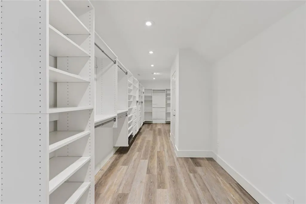 primary walking closet
