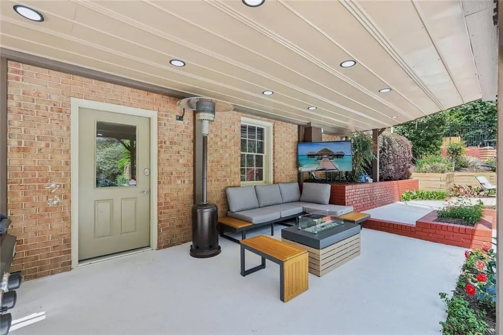 1005 16th Fairway, Sandy Springs, Georgia 30350, 5 Bedrooms Bedrooms, ,5 BathroomsBathrooms,Residential,Sold,1005 16th Fairway,7749652