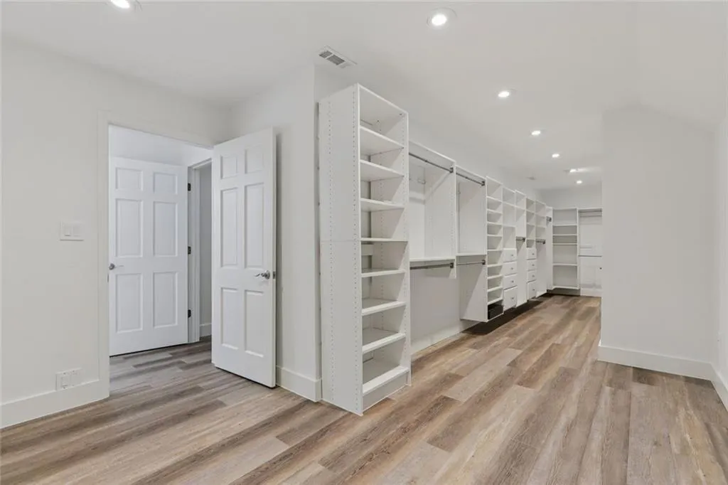 primary walking closet