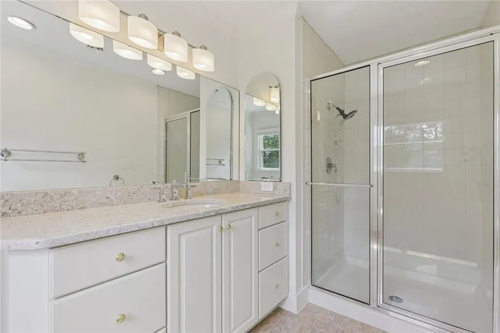 Full Bathroom #2