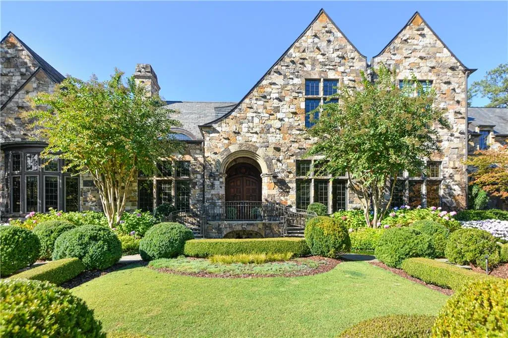 6184 Riverside Drive, Atlanta, Georgia 30328, 6 Bedrooms Bedrooms, ,6 BathroomsBathrooms,Residential,Sold,6184 Riverside Drive,6704567