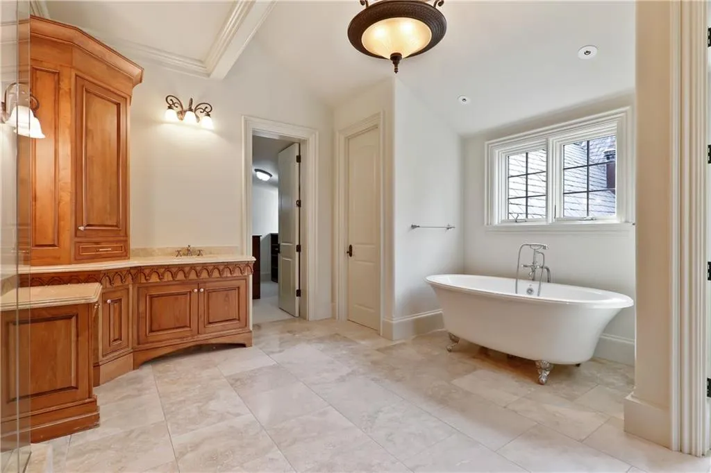 6184 Riverside Drive, Atlanta, Georgia 30328, 6 Bedrooms Bedrooms, ,6 BathroomsBathrooms,Residential,Sold,6184 Riverside Drive,6704567