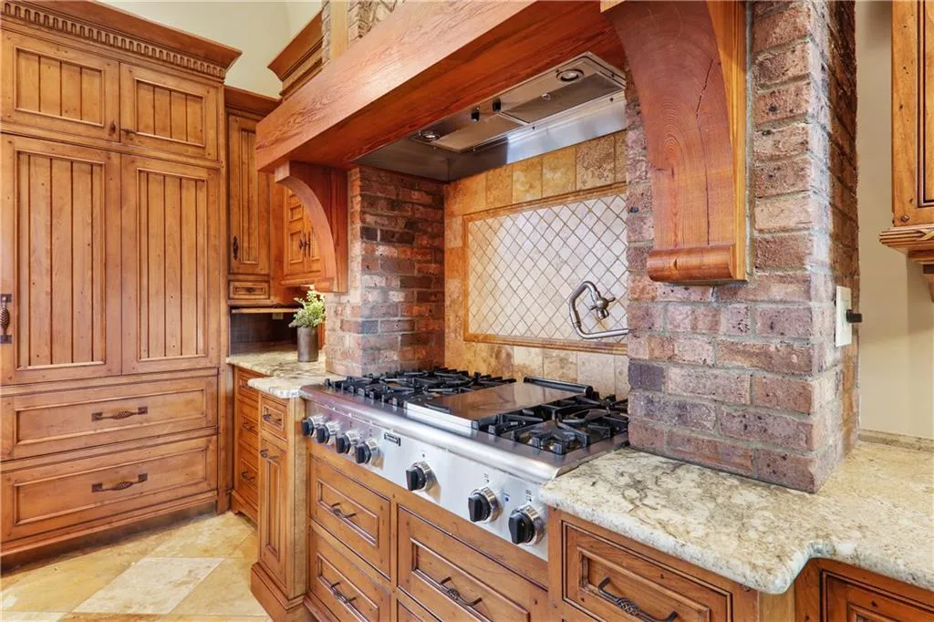 6184 Riverside Drive, Atlanta, Georgia 30328, 6 Bedrooms Bedrooms, ,6 BathroomsBathrooms,Residential,Sold,6184 Riverside Drive,6704567