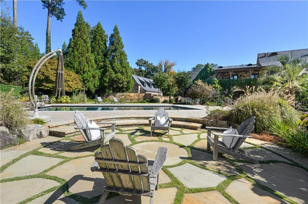 6184 Riverside Drive, Atlanta, Georgia 30328, 6 Bedrooms Bedrooms, ,6 BathroomsBathrooms,Residential,Sold,6184 Riverside Drive,6704567