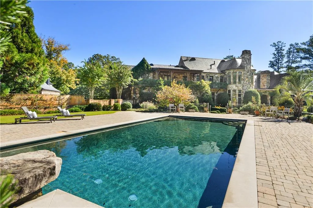 6184 Riverside Drive, Atlanta, Georgia 30328, 6 Bedrooms Bedrooms, ,6 BathroomsBathrooms,Residential,Sold,6184 Riverside Drive,6704567