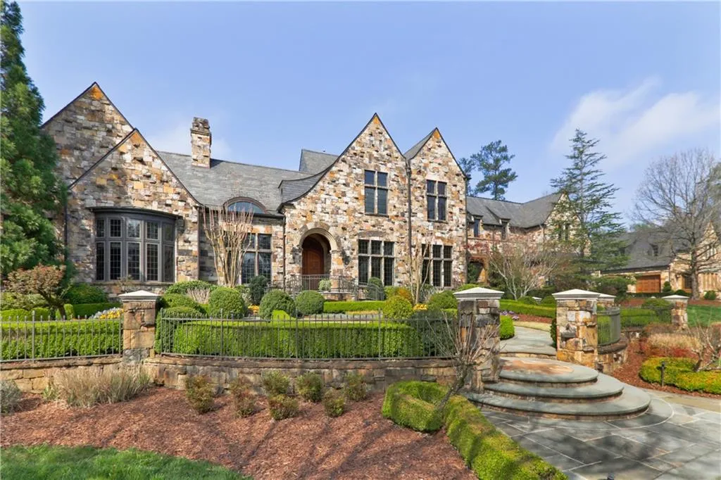 6184 Riverside Drive, Atlanta, Georgia 30328, 6 Bedrooms Bedrooms, ,6 BathroomsBathrooms,Residential,Sold,6184 Riverside Drive,6704567