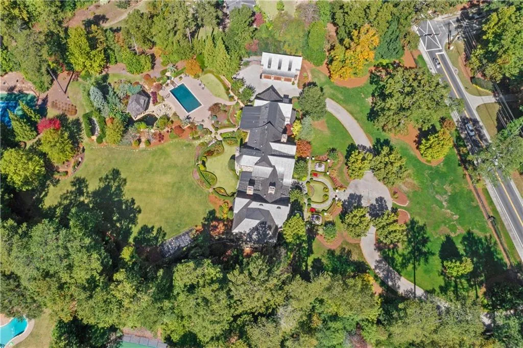 6184 Riverside Drive, Atlanta, Georgia 30328, 6 Bedrooms Bedrooms, ,6 BathroomsBathrooms,Residential,Sold,6184 Riverside Drive,6704567