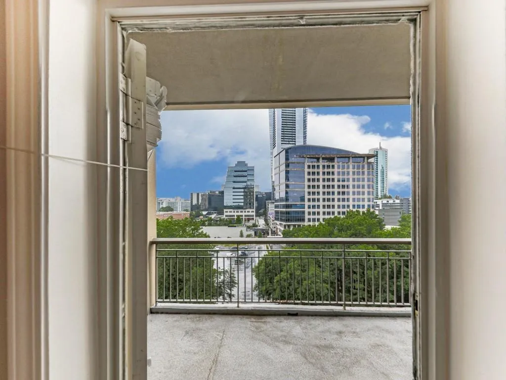 3334 Peachtree Road Ne Unit 614, Atlanta, Georgia 30326, 1 Bedroom Bedrooms, ,1 BathroomBathrooms,Residential,For Sale,3334 Peachtree Road Ne Unit 614,7592448